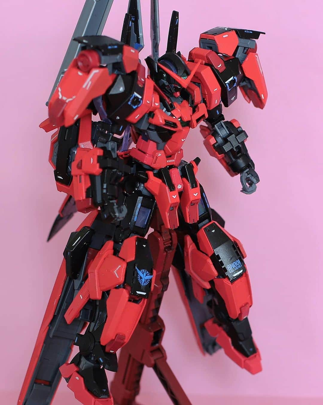 ピューディパイさんのインスタグラム写真 - (ピューディパイInstagram)「Finished my custom Gundam Avalanche Exia build. No means perfect but came out pretty clean. Had a lot of fun building, thanks to everyone who joined live.」9月15日 23時21分 - pewdiepie