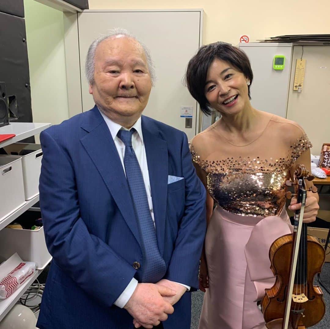 高嶋ちさ子さんのインスタグラム写真 - (高嶋ちさ子Instagram)「ベートーヴェン先生と軽部 コンサートで寸劇入れてみた 2部は一二三大先生の歌唱。 素晴らしい会でした。」9月15日 23時24分 - chisakotakashima