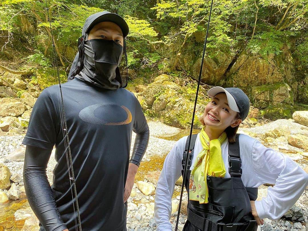 富久美玲のインスタグラム：「_ . 渥美さん🎣🏞 とYouTubeコラボ▶️しました＼(^o^)／ . 人生初の渓流釣りは難易度が高くて 大変だったけど楽しかったです！！！ .」