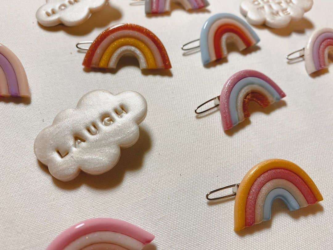 Kikko Designのインスタグラム：「﻿ ﻿ Rainbow & Cloud hair clips﻿ ﻿ 虹と雲のヘアクリップ﻿ ﻿ 雲にはお名前やお好きな文字をお入れします﻿ （6文字以内）﻿ ﻿ 近くオンラインへ﻿ ﻿ ﻿ You’ll never find a rainbow if you’re looking down.」