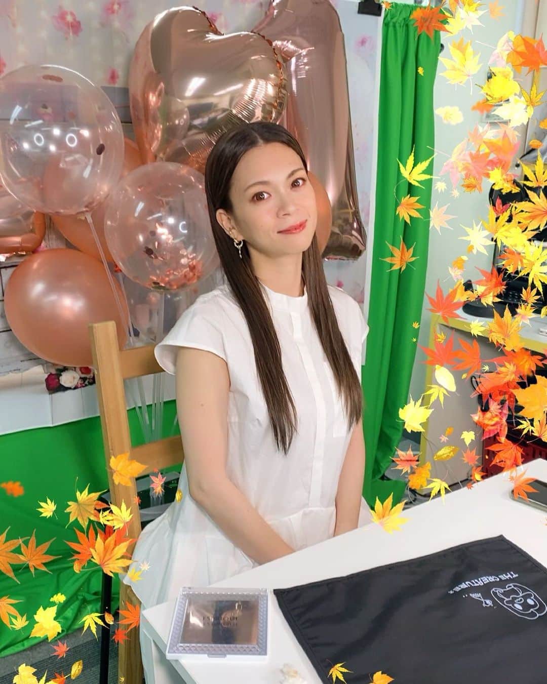 小柳ゆきのインスタグラム：「本日デビュー21年目を迎えました🥳  聴いてくれる皆さん、支えてくれてる皆さんのお陰です。 いつも本当に有難うございます✨  さて。 全然まだまだ歌いますよ！ 宜しくね🧡」
