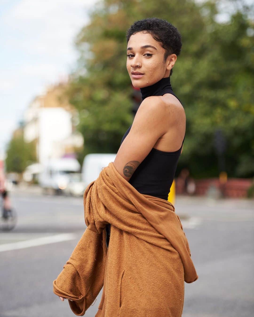 ジョディ・ウィリアムズのインスタグラム：「this day was the most fun! great energy, great people 🤟🏽 exciting things to follow, passions are starting to align and visions are coming to fruition 🤩✨🦑‼️ @shotbysaira  • • • #streetstyle #fashionphotography #manifest #whatiwore」