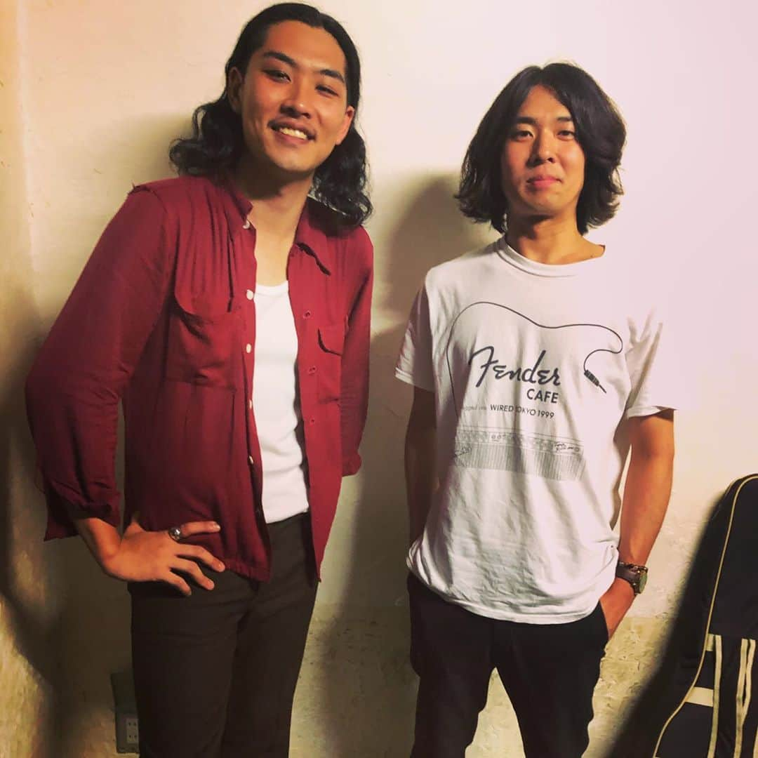 澤竜次のインスタグラム：「今宵はBeat Happening!@渋谷LUSH、荒井清弥君との弾き語りツーマン生配信、観てくれた皆さんありがとう〜！たっぷりやれて楽しかった。荒井君めっちゃ良かったなあ。またバンドでも一緒にやりたい。アーカイブも1週間残ってるのでこれからの人も是非。当分弾き語り無いので。よろしく！ #ビーハプ澤 #ビーハプ荒井」