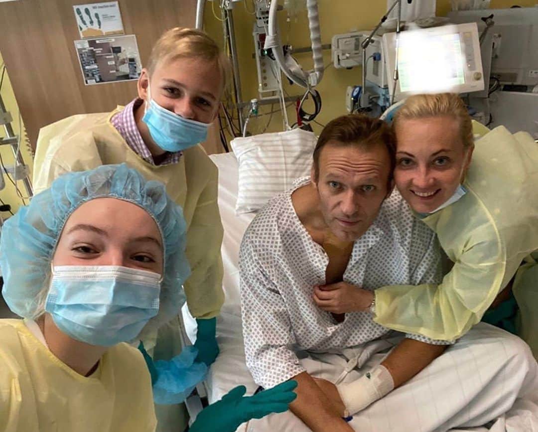 NBC Newsさんのインスタグラム写真 - (NBC NewsInstagram)「Russian opposition leader Alexei Navalny shared a first photo from his hospital bed in Berlin Tuesday, after Germany's government said he was poisoned by a military-grade nerve agent in Russia last month.⁠ ⁠ Looking gaunt but alert, the Kremlin critic posed with his wife, Yulia, and two children, who were wearing masks and hospital gowns.⁠ ⁠ “I still can’t do many things, but yesterday I could breathe by myself the whole day,” Navalny said in the post. “I did not use any outside help, not even the simplest valve in my throat.”⁠ ⁠ More at the link in our bio.⁠ ⁠ 📷 Alexei Navalny / @afpphoto」9月15日 23時56分 - nbcnews