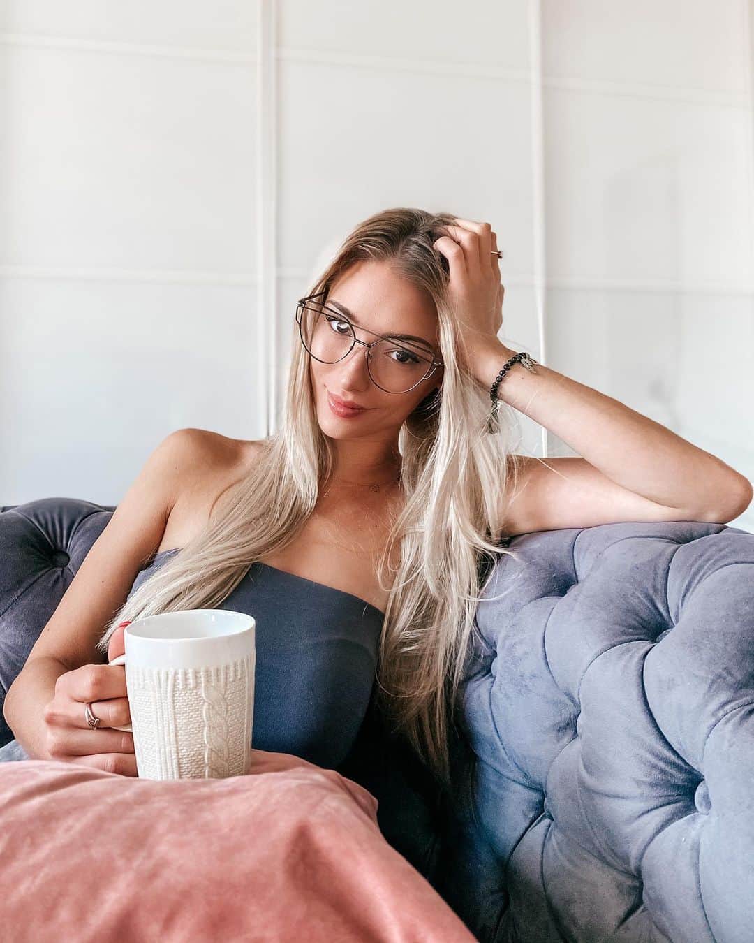 アガタ・クリゲルのインスタグラム：「Coffee lover ☕️ #coffee #morning #morningvibes #polishgirl #blonde #polskadziewczyna #vscocam #vsco #body #tan #summer」