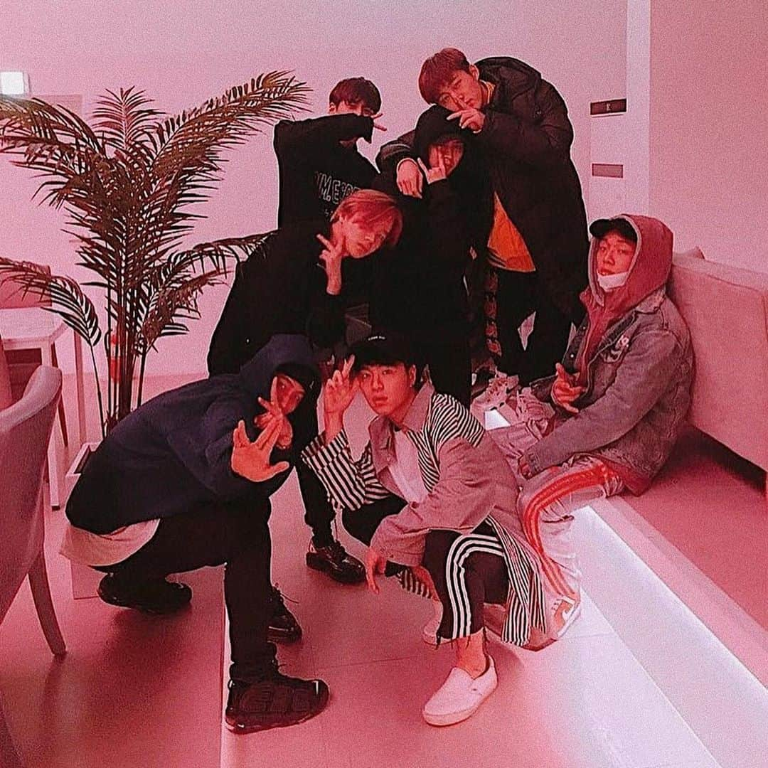 中野ケイナさんのインスタグラム写真 - (中野ケイナInstagram)「iKON 5周年おめでとう！！✨ これまでで大変なことは絶対たくさんあったと思うし、それと同時に幸せだった思い出もたくさんあると思うけど、それをiKONICのみんなと一緒にシェアしてくれてありがとう。たくさんの愛も幸せも本当にありがとう。何があってもiKONにとってiKONICは1番の味方だよ（ ; ; ）私たちiKONICもずっとずっとiKONのこと応援してる！！これからもずっと頑張ってね！iKONのためにiKONICがいます！！本当に心から愛してます。メンバー全員本当にいつもありがとう。今日のVliveもありがとう。今日のルーティーンチェックみたいなやつもほんとに嬉しかった楽しかった好き。欲を言うと早く7人のiKONをみたいけどね...💧もーとりあえず早くみんなに会えるといいな...🕊🤍 本当に5周年おめでとう！！ 저는 아이콘이 정말 정말 사랑해용~~~~💜 항상 고마워요, 정말 5주년 축하해요~~~~!!!!🎉 앞으로도 쭉 응원하고 있습니다!!!!🍒  - - #iKON_5th_ANNIVERSARY #아이콘_우리_천천히_5래가자 #5yearswith7kon #ikon5周年 #5thdebutanniversary #20150915 #20200915  時間過ぎちゃったけど心の底から愛してるのに変わりないよ🧸 #ikon #ikonic #아이콘 #아이코닉 #김한빈 #비아이 #김진환 #바비 #김지원 #송윤형 #구준회 #김동혁 #정찬우」9月16日 0時00分 - justkeina_