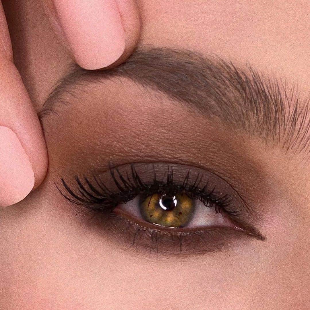 M·A·C Cosmetics UK & Irelandさんのインスタグラム写真 - (M·A·C Cosmetics UK & IrelandInstagram)「Turning up the heat with a classic 90s Smokey Eye🔥⁠ Recreate this look at home using:⁠ 💋Eye Shadow in shades Charcoal Brown and Coquette⁠ 💄Eye Pencil in shade Coffee⁠ ⁠ What’s your favourite Eye Shadow shade?⁠ ⁠ #regram @angelo.rauseo #MACCosmeticsUK #MACCosmetics #MACEyeshadow #Beauty #Makeup⁠」9月16日 0時01分 - maccosmeticsuk