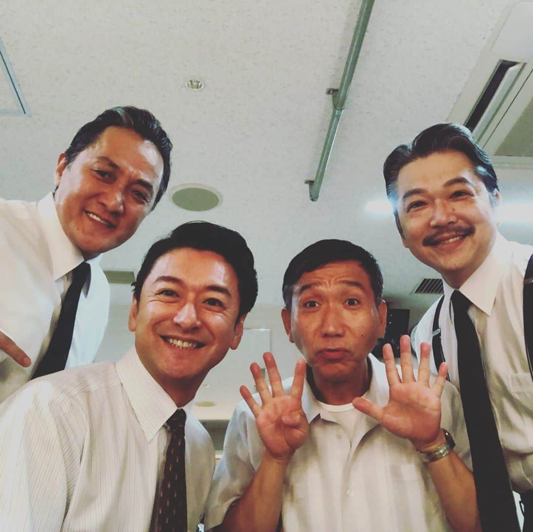 石丸幹二さんのインスタグラム写真 - (石丸幹二Instagram)「#十二人の怒れる男  明日は休演日　　 同い年の四人で一枚‼️ 休演開けはのっけから初の昼夜公演❗️ 演ったるぜ  陪審員6番：#梶原善 陪審員10番：#吉見一豊 陪審員11番：#三上市朗 そして 陪審員4番：#石丸幹二」9月16日 0時25分 - team_kanji_ishimaru