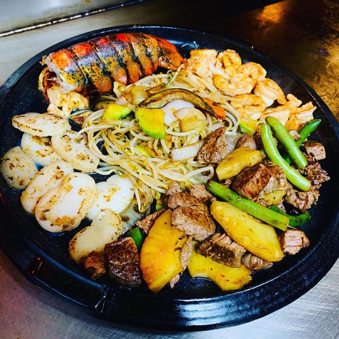カン のインスタグラム：「-철판구이모듬스페셜-  --------------------  🍽 JEFF'S GRILL 🍺 정식 오픈🙌!! 품격있는 철판요리 착한가격에 드세요🙇‍♂️ (주당대환영) (한국어, English, 日本語 3개국어 가능 외국인 환영)  ⏱ Business Hours ⏱ •open.  __매일 pm05:00 •close. __평일 am03:00  __________주말 am05:00  🏡 Address 🏡 •경기도 성남시 중원구 성남동 1404  _센트럴푸르지오시티 상가 151호  _(호텔 셀린트 찾아오시면 빨라요!)  . . .  Insta - @jeffs_grill, @jeffchoi89,  @sung_yoon_91 Face book - @jeff's grill  #제프스그릴 #jeffsgrill #맛집 #성남맛집 #분당맛집 #모란 #수진 #모란맛집 #수진맛집 #모란역 #수진역  #모란술집 #수진술집 #철판 #철판요리 #테판야끼 #철판주점 #술집 #소주 #맥주 #생맥 #사케 #와인 #데일리 #맛스타그램 #맛 #맛집추천 #맛집스타그램 #맛집탐방 #착한가격」