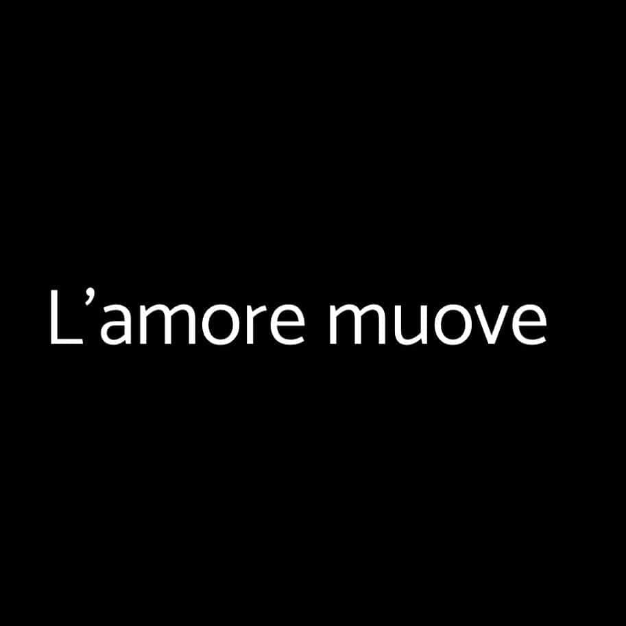 Alessia Marcuzziさんのインスタグラム写真 - (Alessia MarcuzziInstagram)「“L’amore non giudica, non possiede, non rivendica e non perseguita. L’amore muove, e mi dispiace per chi preferisce restare fermo.” Massimo Gramellini #lamoremuove #paolaeciro」9月16日 0時33分 - alessiamarcuzzi