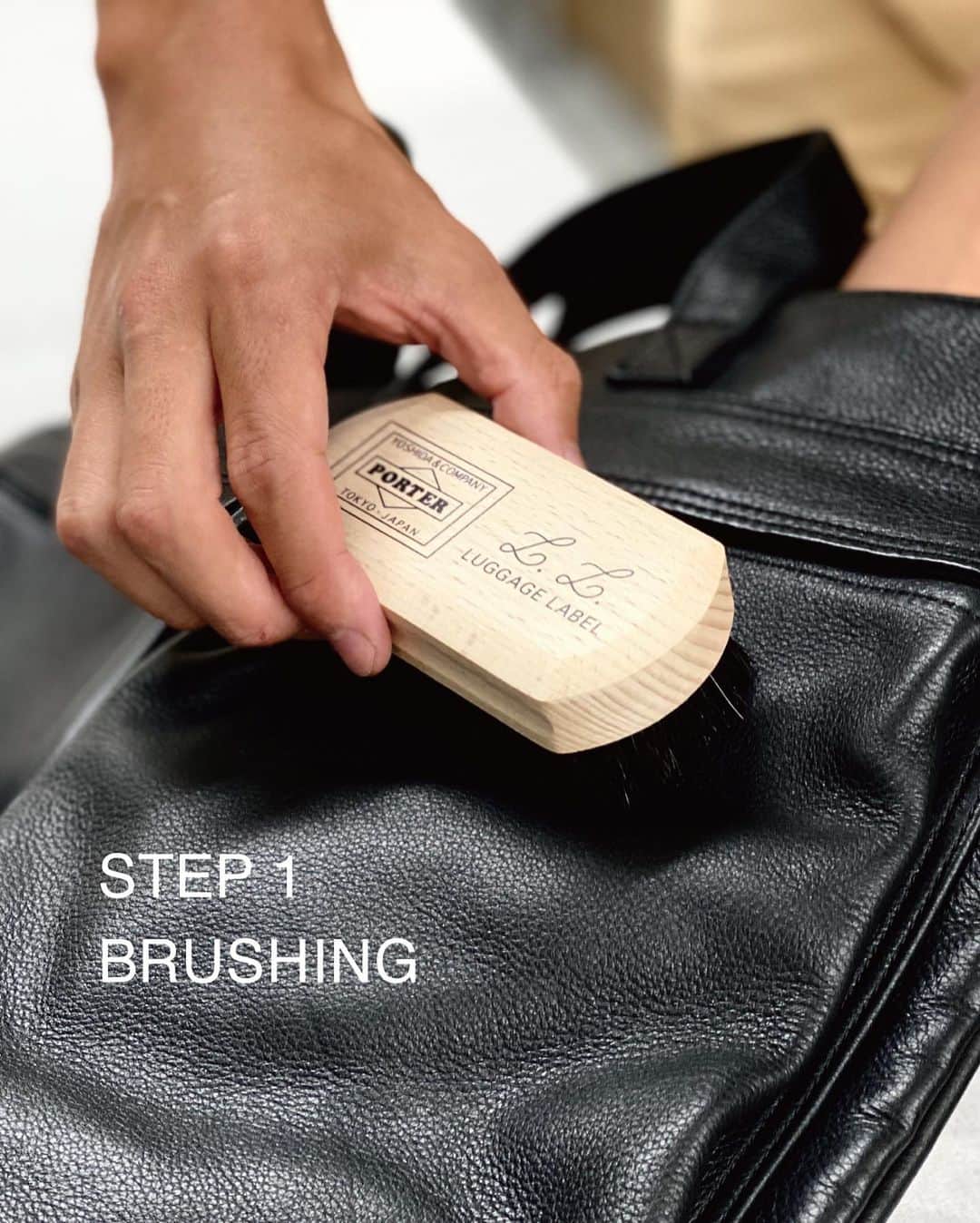 吉田カバン 表参道さんのインスタグラム写真 - (吉田カバン 表参道Instagram)「“FIRST AID KIT FOR BAGS“  本日は吉田カバンオリジナルのバッグ用ケアアイテムがセットになった「ファーストエイドキットフォーバッグス」をご紹介いたします。  ・デリケートクリーム 天然由来16種類のナチュラルオイルとヒアルロン酸を配合し、レザーに潤いと栄養を補給します。アールグレイティーの香り付けにも使われる清々しく爽やかなベルガモットの香料を調合した特別仕様です。  ・ケアブラシ 創業以来300年にわたり高品質な刷毛ブラシを作り続ける日本橋の老舗「江戸屋」の手触りの良いブナの木を使用し、ブラシは弾力のある万能な馬毛を通常よりも密に植え付けた贅沢な仕上がりです。  ・クロス 上質な高密度コットンをソフトに仕上げたクロスです。PORTERロゴをプリントしたブラックとLUGGAGE LABELロゴをプリントしたオリーブの2枚セットです。  ・撥水スプレー 布製品・皮革製品にご使用いただけるだけでなく、環境にも配慮した高い撥水効果のあるスプレーです。  オリジナルパッケージが付属し、保管や持ち運びにも適した仕様で、ギフトにもおすすめです。 是非、店頭でご覧ください。  ファーストエイドキットフォーバッグス ¥10,000（税別）  ※こちらの商品は、吉田カバン オフィシャルオンラインストアでもご購入いただけます。 https://www.yoshidakaban.com/sp/product/104949.html?  #yoshidakaban #porter #luggagelabel #吉田カバン #ポーター #porteryoshida #porterflagshipstore #porterstand #px #porterexchange #potr #kurachikabyporter #madeinjapan #japan #instabag #omotesando #marunouchi #osaka #care #leather #leathercare #maintenance #delicatecream #waterproof #protectionspray#polishingcloth #brushing #江戸屋 #江戸屋ブラシ」9月16日 0時29分 - porter_flagship_store