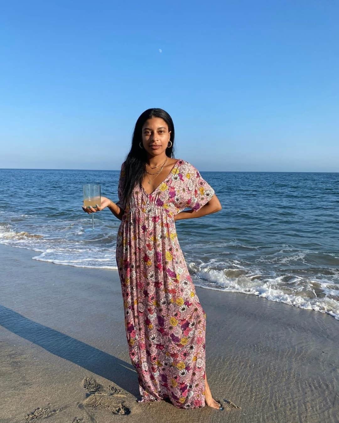 チェイサーのインスタグラム：「petition to let summer stay all year long☀️ @kiarabrittney #chaserbrand #coverupdress #coverup #summerforever #maxidress」