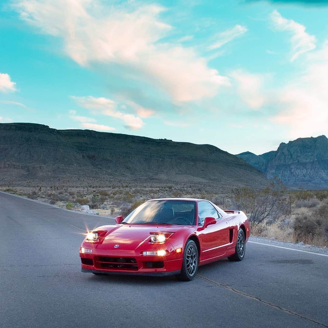 HYPEBEASTさんのインスタグラム写真 - (HYPEBEASTInstagram)「@hypebeastcarclub: This super-rare 1999 @acura NSX Zanardi Edition is gonna cost you a whopping $215,000 USD. With only 51 in existence, this NSX is equipped with the “New Formula Red” paint job, the much loved pop-up headlights, and of course a mid-mounted 3.2-liter DOHC V6 engine that produces 290 HP and 224 lb-ft of torque. Some special edition details include a fixed roof, BBS wheels, rear spoiler, and a lightweight battery. Click the link in bio to learn more about the auction.⁠⠀ Photo: @bringatrailer」9月16日 0時41分 - hypebeast