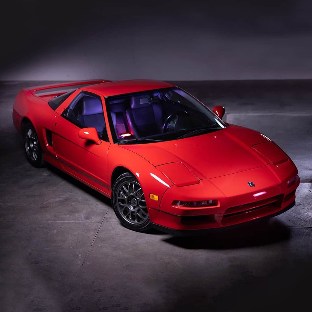 のインスタグラム：「@hypebeastcarclub: This super-rare 1999 @acura NSX Zanardi Edition is gonna cost you a whopping $215,000 USD. With only 51 in existence, this NSX is equipped with the “New Formula Red” paint job, the much loved pop-up headlights, and of course a mid-mounted 3.2-liter DOHC V6 engine that produces 290 HP and 224 lb-ft of torque. Some special edition details include a fixed roof, BBS wheels, rear spoiler, and a lightweight battery. Click the link in bio to learn more about the auction.⁠⠀ Photo: @bringatrailer」
