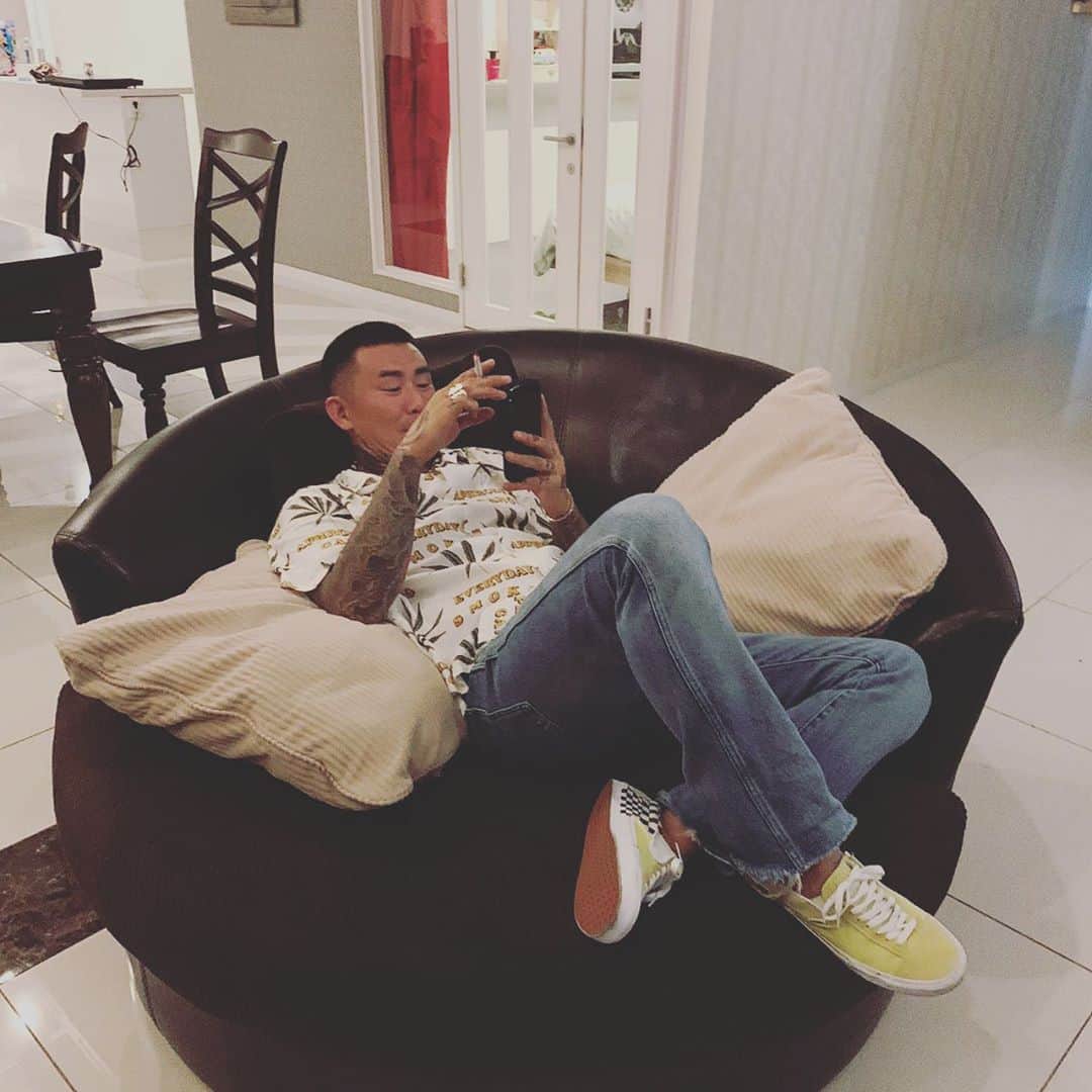 ANARCHYのインスタグラム：「chilling」