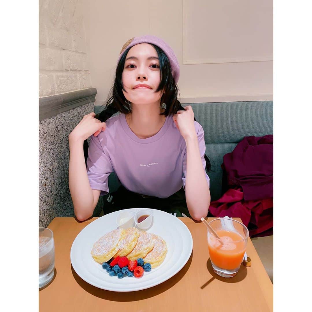 齋藤明里のインスタグラム：「. ずっと欲しかったDANIEL w. FLETCHERのTシャツ。 . とても綺麗な生地と形に惚れ惚れ。 ラベンダーカラーだったので、お気に入りのCA4LAと合わせたらぴったりでした！ . ちなみに公式サイトから買ったら、なんとデザイナーのダニエル御本人から名前付きのメッセージカードを頂きました😭❤ 信じられないほど嬉しすぎる〜😭❤ 大切にします🥰 . #danielwfletcher  #ca4la」