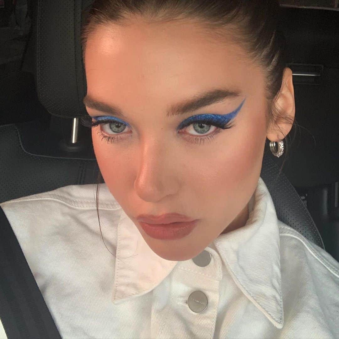 のインスタグラム：「guess my favorite color」