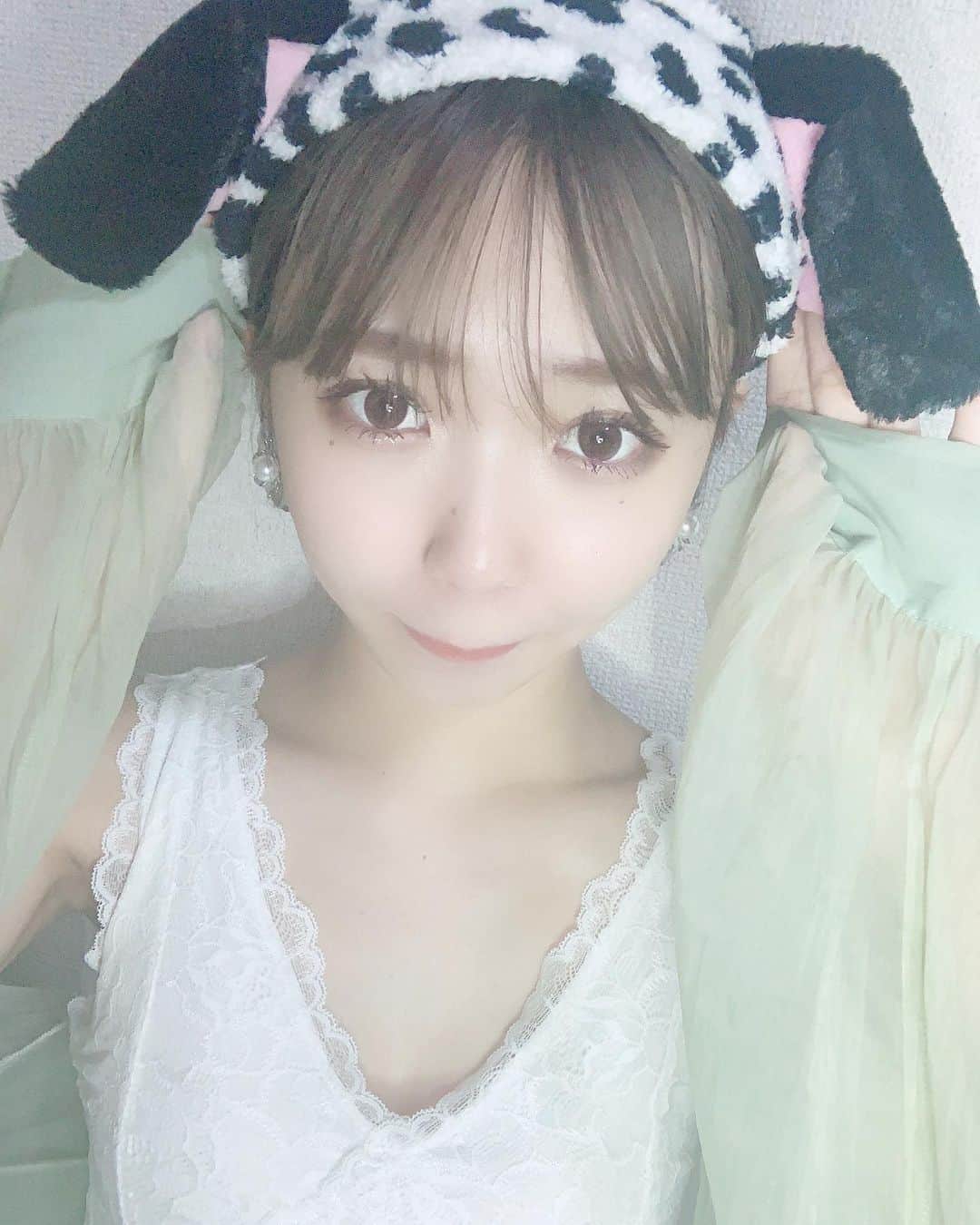 桑名利瑠のインスタグラム：「. . . 🐭🏰一緒に行きたい欲すごい。 一緒に行こうよ〜 今の時期が1番ベスト。 ちなみに、シーが良い！！！！！みんなどっち派？ . . . #ディズニー #ディズニーシー #fashion #followｍe #followforfollowback #code #makeup #make #l4l #プチプラコーデ #instalike #instagood #instafashion #photooftheday #selfie #selca #outfit #ショートボブ #行きたい #秋 #101匹わんちゃん #gu」