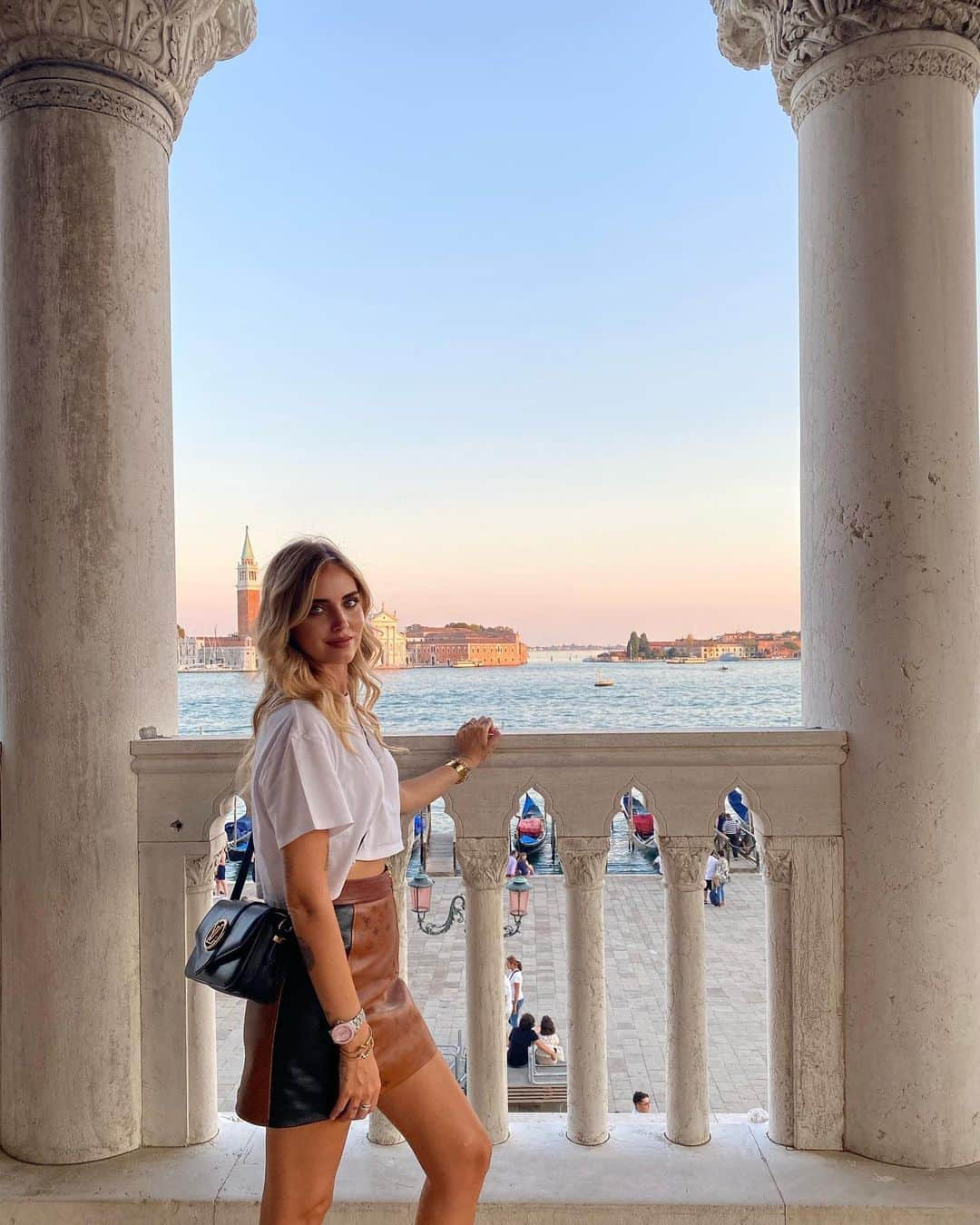 キアラ・フェラーニさんのインスタグラム写真 - (キアラ・フェラーニInstagram)「Discovering Venezia with our friends from @ifexperience: yesterday we visited @scuolagrandesanrocco and @ducalevenezia 🙏🏻」9月16日 0時59分 - chiaraferragni