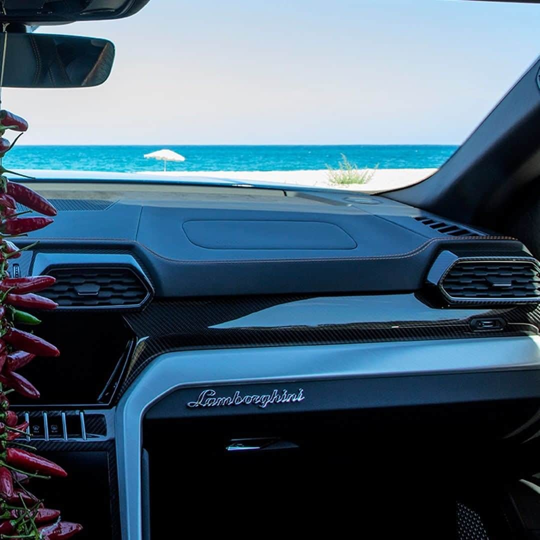 ランボルギーニさんのインスタグラム写真 - (ランボルギーニInstagram)「Beauty is a part of everyday life in Calabria, a land where the sea and mountains passionately interact with one another. With its phenomenal design and exquisite blue, the Urus appears to be at one with the 500-mile coastline that surrounds this beautiful region.  Captured by @guidotaroniphotographer.  #Lamborghini #Urus #UnlockAnyRoad #WithItalyForItaly #Calabria」9月16日 1時00分 - lamborghini