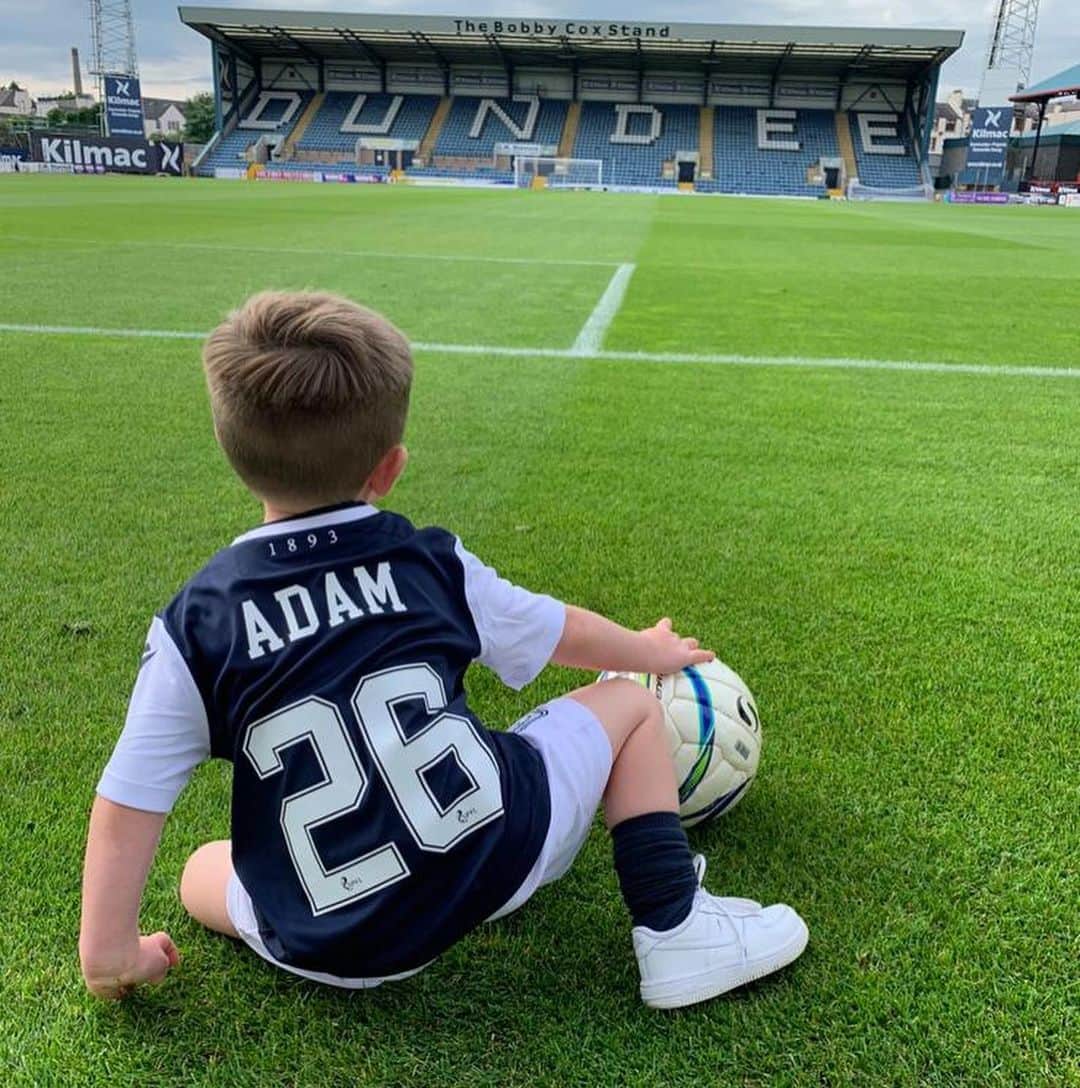 のインスタグラム：「One of your own 💙 @dundeefcofficial」