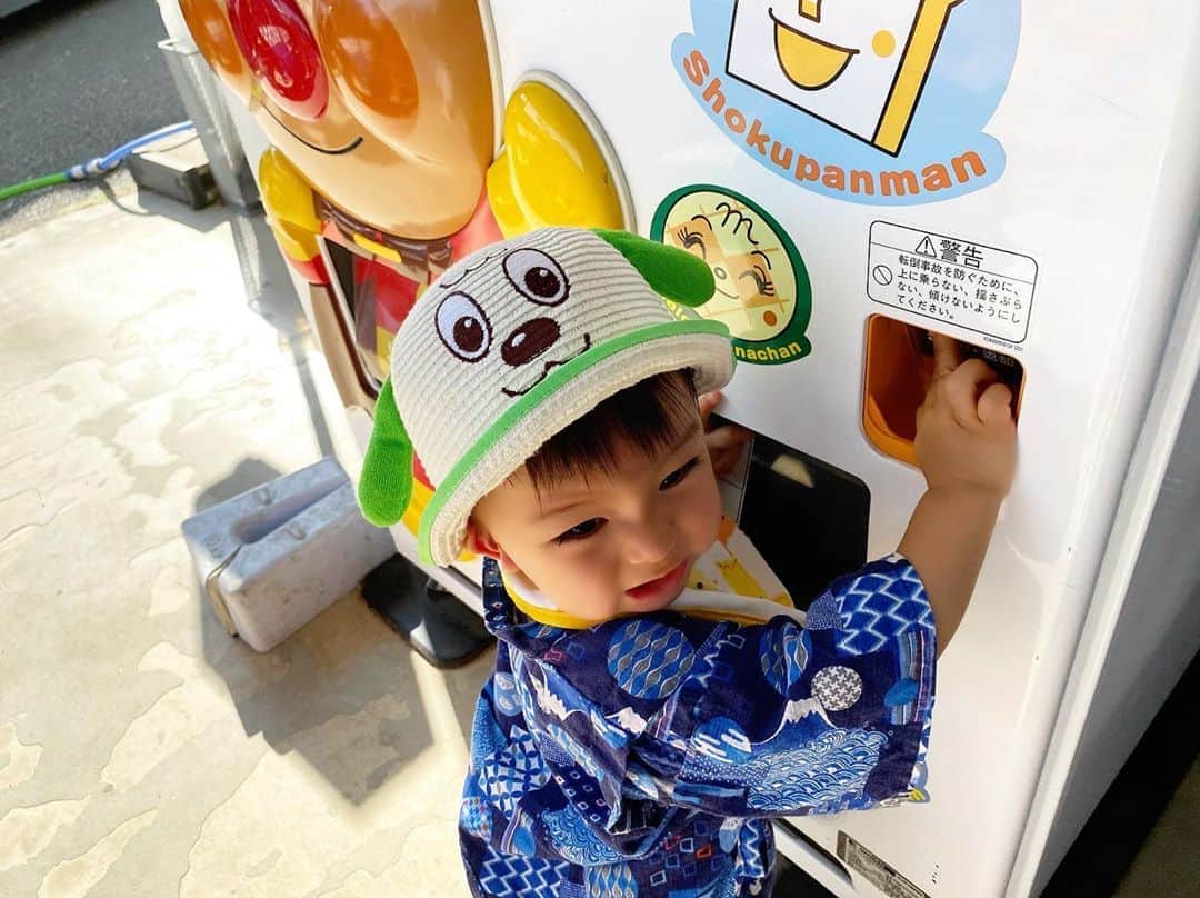Momoeのインスタグラム：「#happy #家事 #育児 #family #家族 #boy #smile #男の子 #息子 #code #love #lucky #kids #子供 #thankyou #宝物 #ベビー #fashion #follow #心 #縁 #パパ #ママ #家族写真 #男の子ママ #赤ちゃん写真 #photo #子育て #1歳 #flower」
