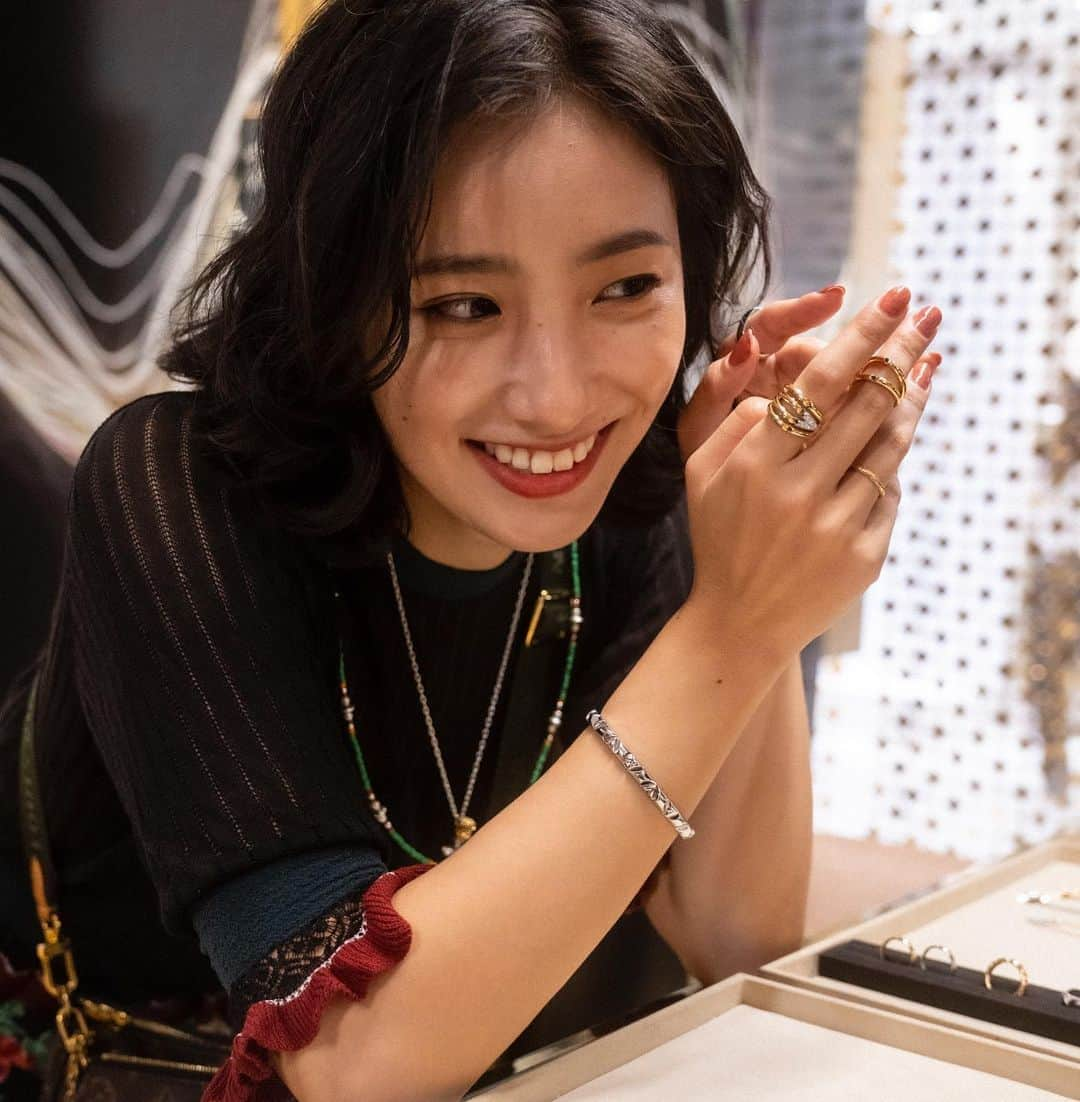 中田クルミさんのインスタグラム写真 - (中田クルミInstagram)「I have got a positive energy from wonderful friends and pieces of jewelry💎⚡️ #louisvuitton #LVVolt」9月16日 1時32分 - kurumi_nakata