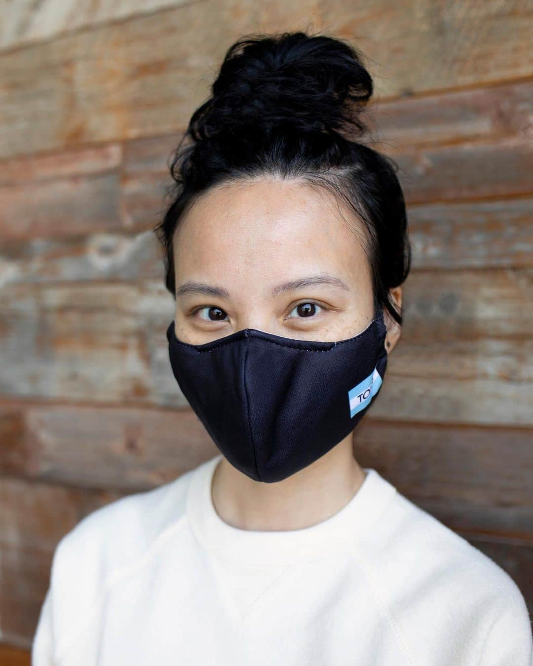 トムズシューズさんのインスタグラム写真 - (トムズシューズInstagram)「Today only! Free face mask with every order*. We'll match each mask with a donation to @livefreeusa’s Masks for the People program, helping to bring personal protection kits to underserved communities.⁠  *While supplies last.」9月16日 1時34分 - toms