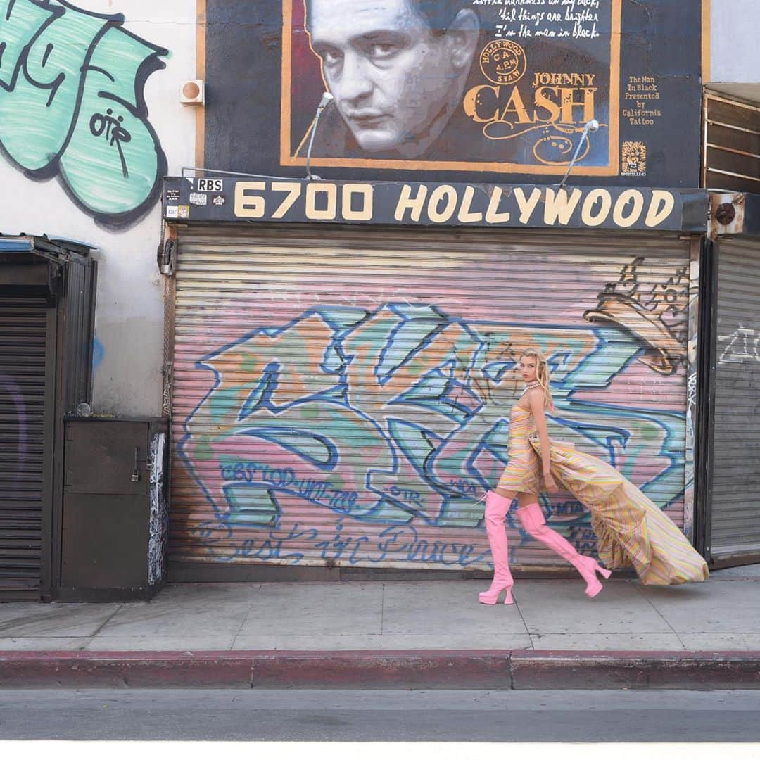 ジェレミー・スコットさんのインスタグラム写真 - (ジェレミー・スコットInstagram)「EVERYBODY COMES TO HOLLYWOOD THEY WANNA MAKE IN THE NEIGHBORHOOD... @stellamaxwell @moschino 📷 @davidmushegain」9月16日 1時43分 - jeremyscott