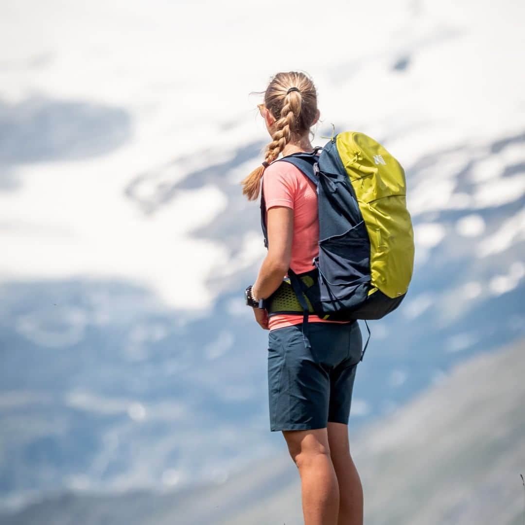 ミレーのインスタグラム：「The dynamic lines and ultra lightness of the YARI 30 hiking backpack make it the ideal bag for a wide variety of mountain sports. Modern and technical, it is fully equipped while keeping a clean style.  If you're looking for a modern hiking ally, you better give it a try 😉  📷 @valcenis_officiel   #MilletRiseUp」