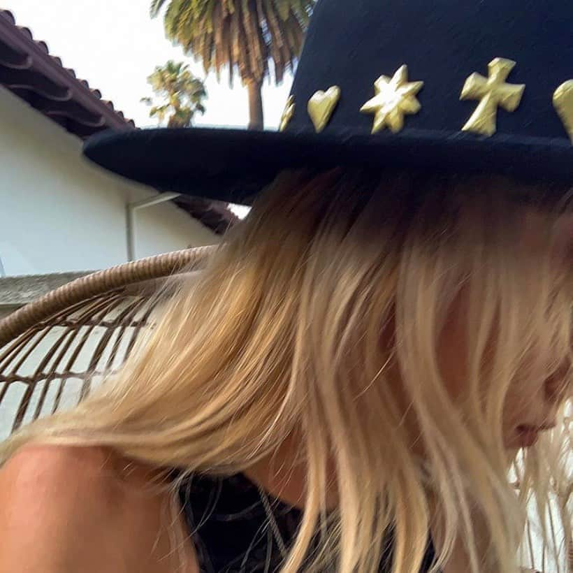 ブルーライフのインスタグラム：「Our favorite hat for every season ⚡️ @bellamolony #shopplanetblue」