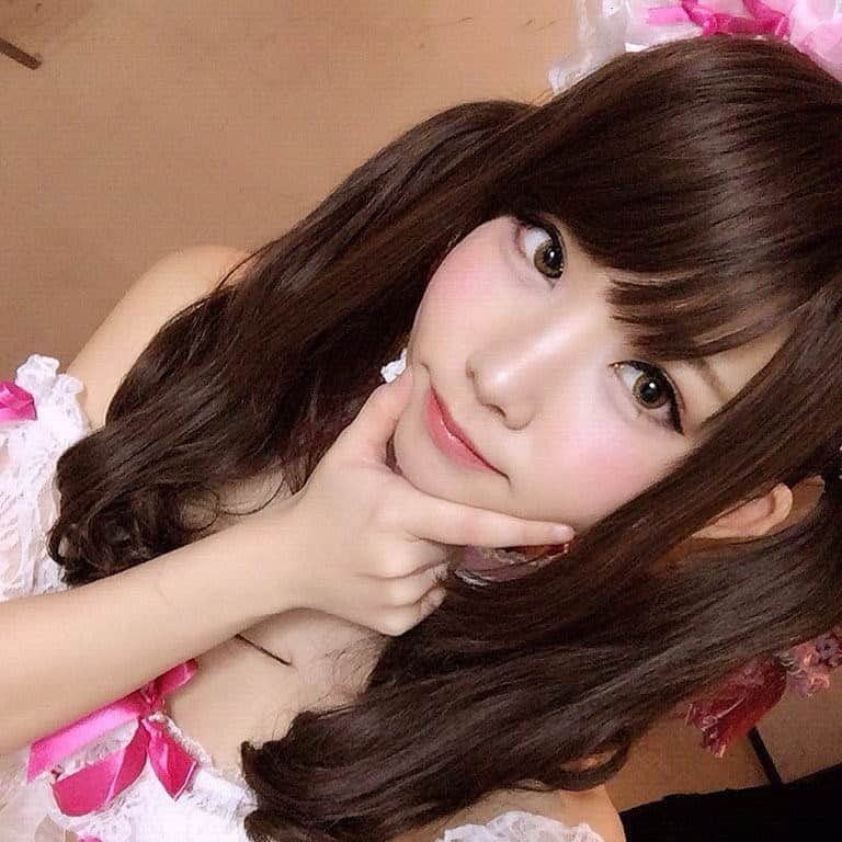 えなこファンページのインスタグラム：「#えなこ #えなこりん #enako #コスプレ #コスプレイヤー #cosplay #cosplayers #ファッション #かわいい #可愛い #ネイル #モデル #大好き #ネイル #コスメ #ヘアアレンジ #コーデ #ファインダー越しの私の世界」