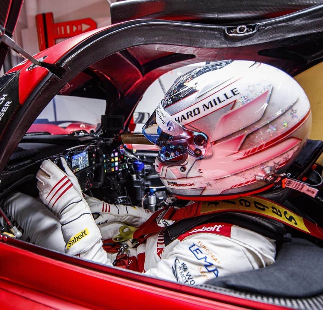 のインスタグラム：「Meetings over meetings today and tomorrow 💨 Driver change trainings and equipment checks and than ready to jump in the car for the first time here in Le Mans 🇫🇷 on Thursday 🏁 Let’s kick some 🍑 @beitskevisser @tatacalde7 🙃😅 📸 x @boniphoto  #sophia #sophia99 #changeagent #racegirl #racing #motorsport #richardmille #lemans」
