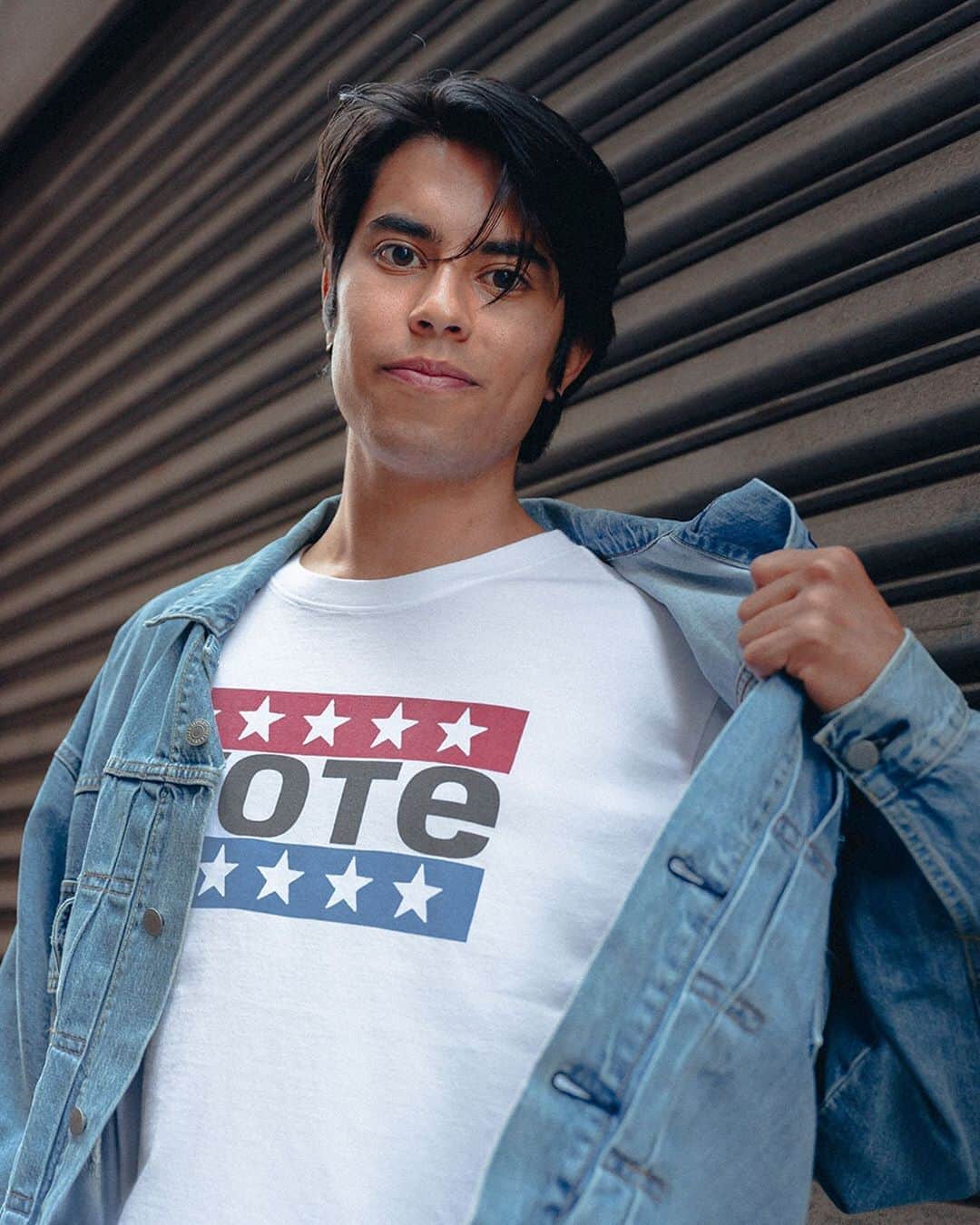 Levi’sさんのインスタグラム写真 - (Levi’sInstagram)「Para familia. Para la comunidad. Para tu futuro.  . Vote for the ones who matter most to you. This fall, change is ours to make. Get registered at the link in bio. #LatinxHeritageMonth #VoteAboutIt」9月16日 2時09分 - levis