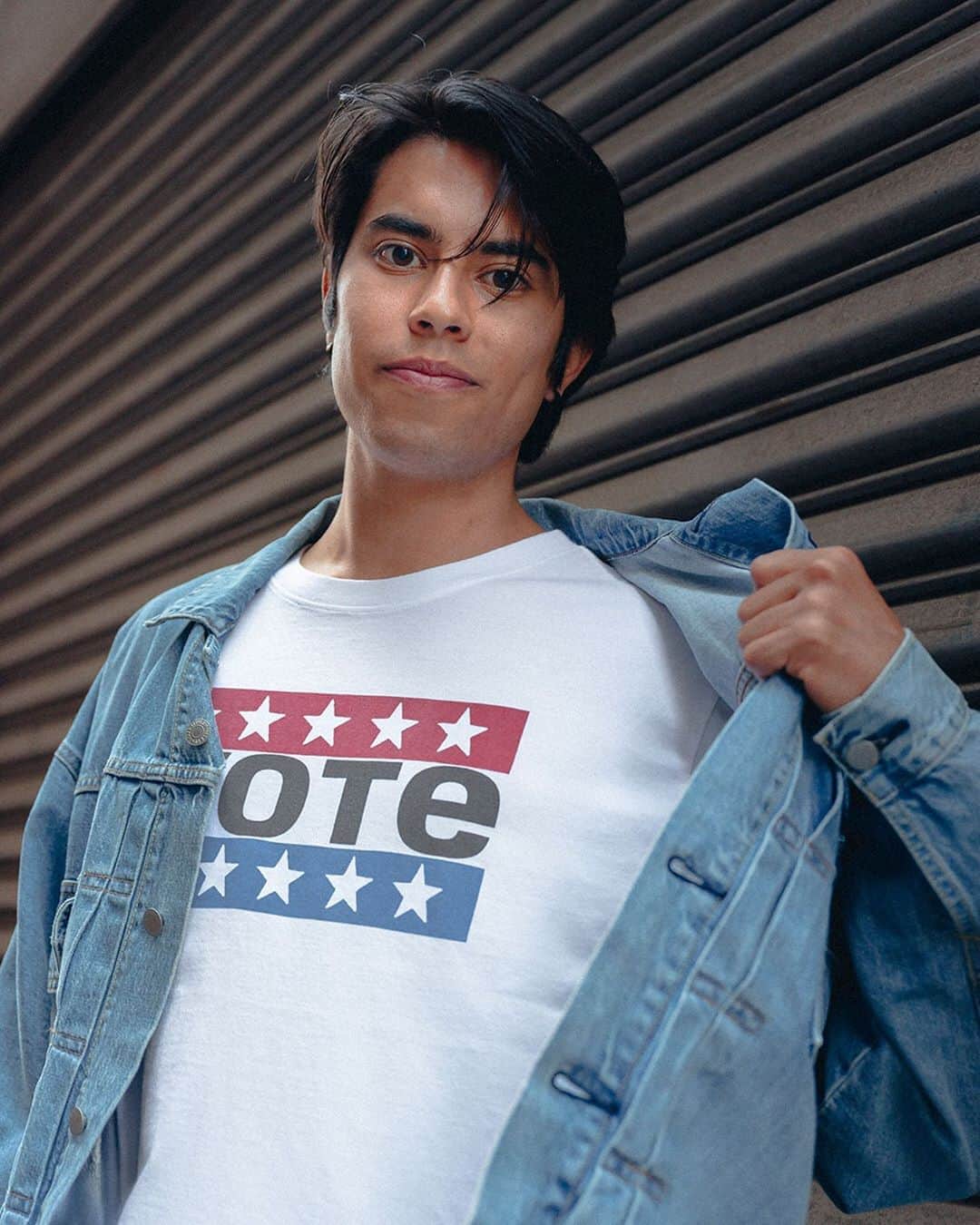 のインスタグラム：「Para familia. Para la comunidad. Para tu futuro.  . Vote for the ones who matter most to you. This fall, change is ours to make. Get registered at the link in bio. #LatinxHeritageMonth #VoteAboutIt」