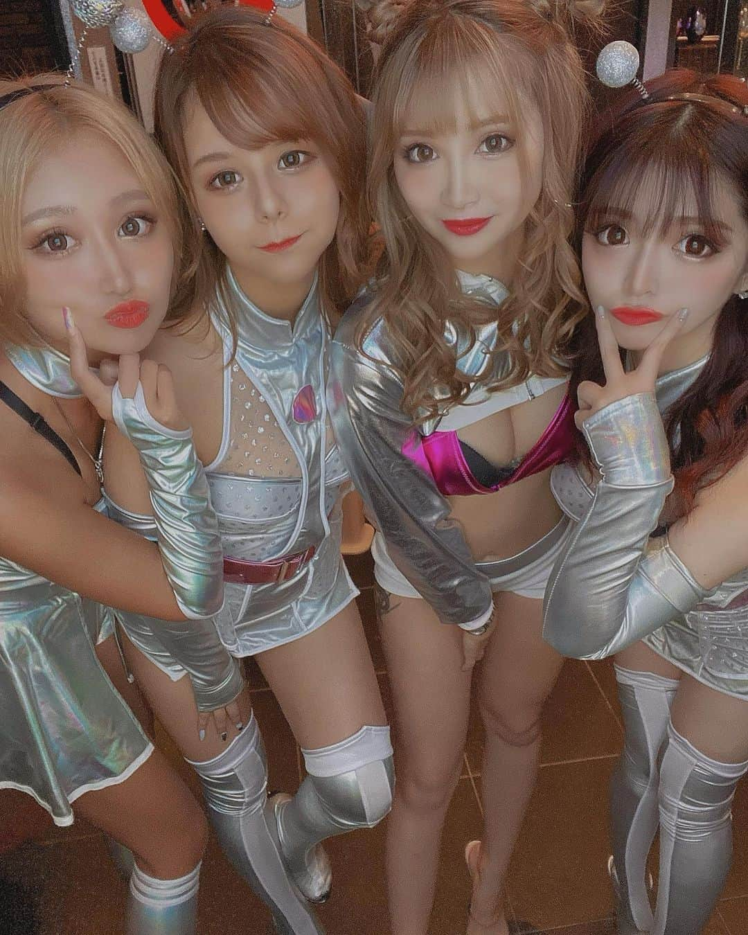 秋元帆華(ほのちゃむ)のインスタグラム：「pretty planet👽❤  #pretty #planet #prettygirls #prettywoman #👽 #宇宙人 #イベント #silver #pink #プリティーウーマン #ショータイム #キャバクラ #キャバ嬢 #ダンサー #sexy #名古屋 #錦3 #銀座 #六本木 #歌舞伎 #ミナミ #北新地 #中洲 #すすきの #かわいい #ビーム #entertainment」