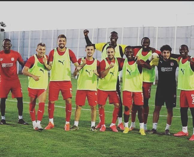 マックス・グラデルのインスタグラム：「Winning team🔥🔥🔥🔥」