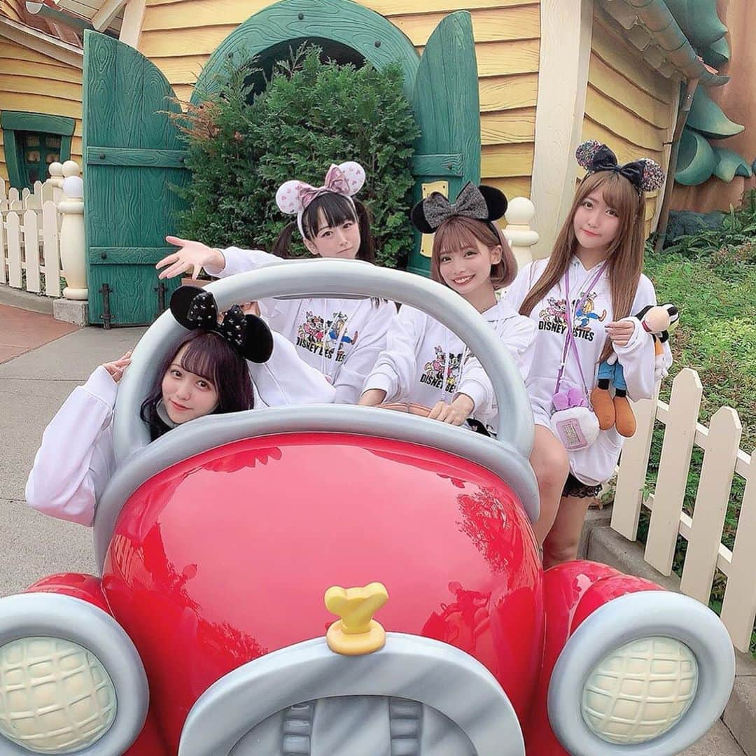 米倉みゆさんのインスタグラム写真 - (米倉みゆInstagram)「マイメンでディズニー🐭🎡🎠🏰 . . . . . . #ディズニー好き #ディズニー写真 #ディズニー写真隊 #ディズニー部 #ディズニー写真部 #ディズニーカメラ隊 #ディズニーコーデ #ディズニー #ディズニーランド #ディズニーリゾート #disneylove #disneyparks #disneyfan #disneyphotography #disneyland #disneyinsta #disneyphoto #disney #disneystyle #disneygram #双子コーデ #お揃いコーデ #女子会  #インスタ映え #可愛い女の子 #可愛い子 #japan #japanesegirl #japangirl #asiangirls」9月16日 2時26分 - yone__miyu630