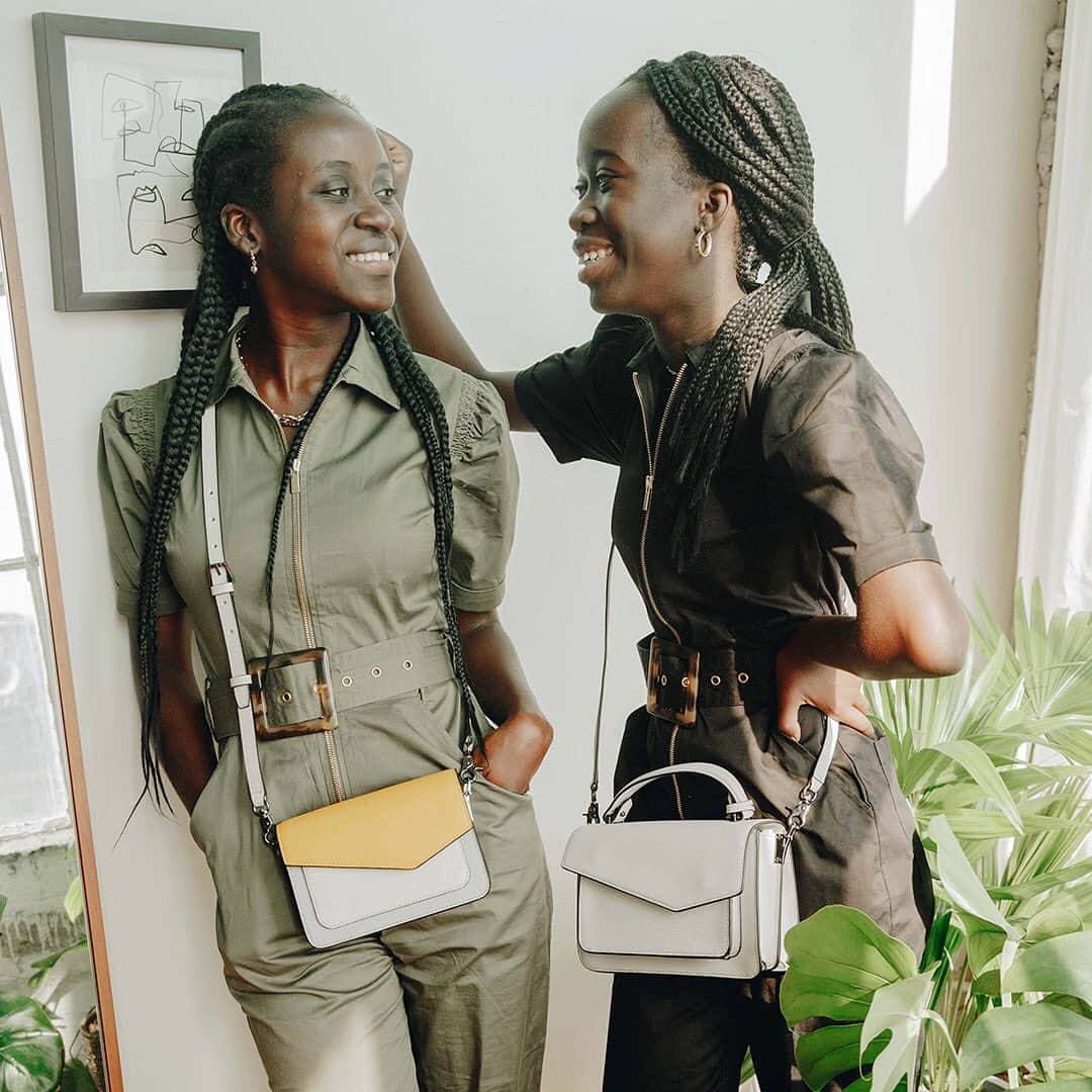 ボトキエのインスタグラム：「Botkier Basics • a collection of simple-yet-sleek silhouettes that never go out of style • as seen here on the enviably cool sister duo @nycxclothes • #botkierbasics」