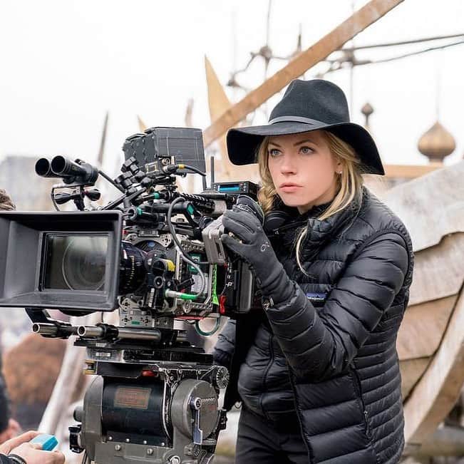 キャサリン・ウィニックのインスタグラム：「So excited to announce that I got nominated for BEST DIRECTOR for my Directorial Debut on VIKINGS! 🎥 #WinAwards」