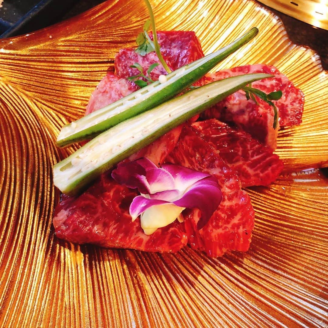 のインスタグラム：「しばらく飯テロ続きます💗  久屋大通に 18日からOPENする 焼肉徳川苑  久屋大通駅からすぐ💗  栄駅からだと５分弱で 行けるよ💗  #美味しいもの好きな人と繋がりたい  #焼肉好きな人と繋がりたい  #肉好きな人と繋がりたい  #名古屋めし #名古屋グルメ #高級 #個室 #キャバクラ #同伴 #肉 #海 #空 #ゴールド #ディナー #デート #楽しみ #幸せ #ありがとうございます」