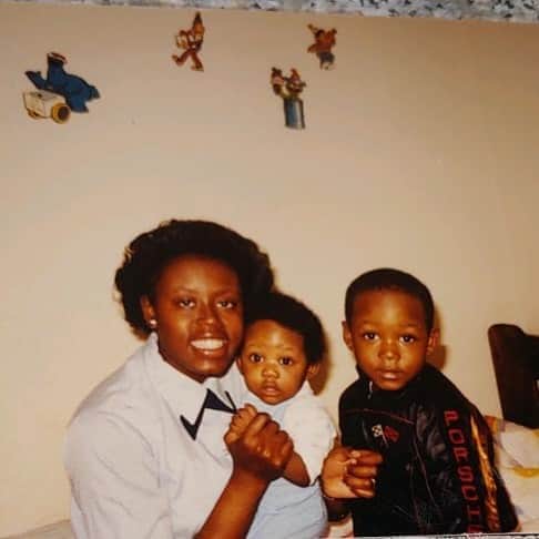 Freddie Gibbsのインスタグラム：「Big 🐰85’. Ask my mama and my sister I been holdin shit down. 🤞🏿」
