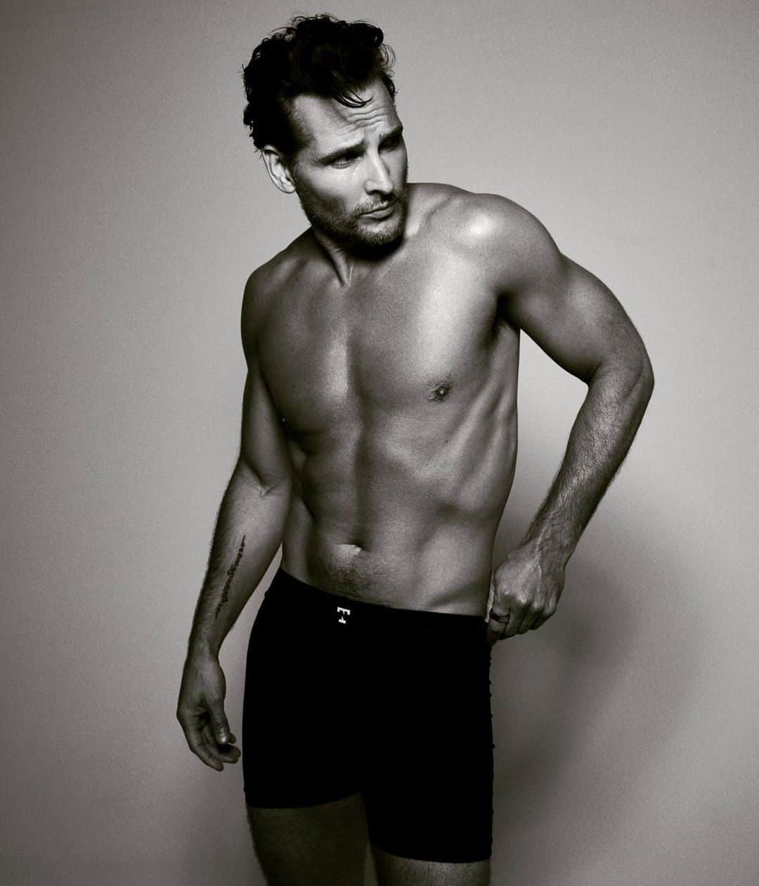 ピーター・ファシネリのインスタグラム：「Looking back at Summer 2020.  Better Days Ahead.  Speaking of Better Days Ahead... September is Prostate Cancer Awareness month. Please help me spread awareness by joining the #nictailornopants Campaign  Challenge your friends to post, or donate to the @prostatecancerfoundation  Awareness is key. It can save future lives. Get screened. 🙏🏻🙏🏻🙏🏻」