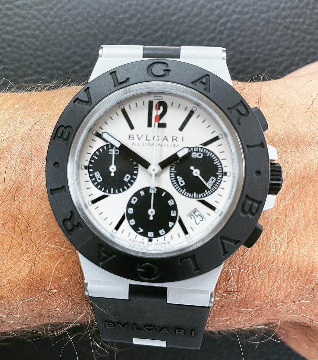 ジョン・コルタジャレナさんのインスタグラム写真 - (ジョン・コルタジャレナInstagram)「Introducing the new BB Aluminium watch which was originally created in the 90s. This is an updated version, which is a more sporty, cool and casual. Don’t you love it?  @bulgari #bvlgariwatches #bvlgari #bvlgarialuminium   Shoot by @inmafiuza」9月16日 3時06分 - jonkortajarena