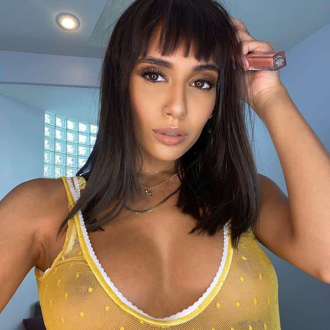 Janice Griffithのインスタグラム：「selfies, outtakes, flowers, ouid, bts」