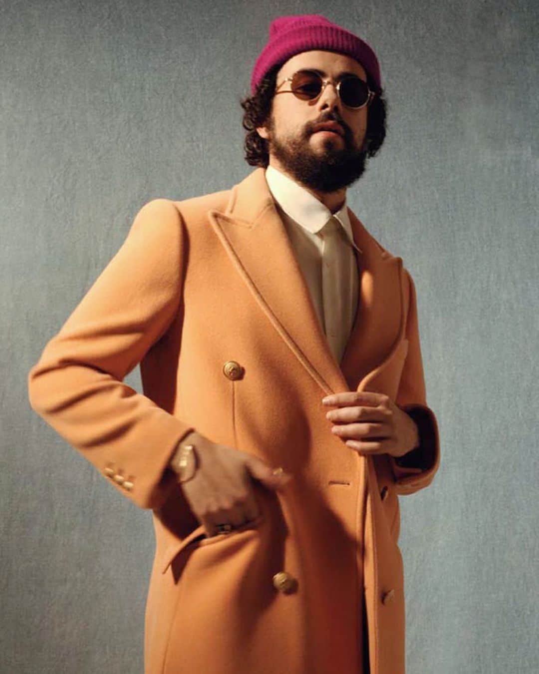ジーエルシーオーのインスタグラム：「@ramy, nominated for Outstanding Lead Actor In A Comedy Series / Outstanding Directing For A Comedy Series for Ramy, wears Lovers Sun. Featured in @gq May 2020.」