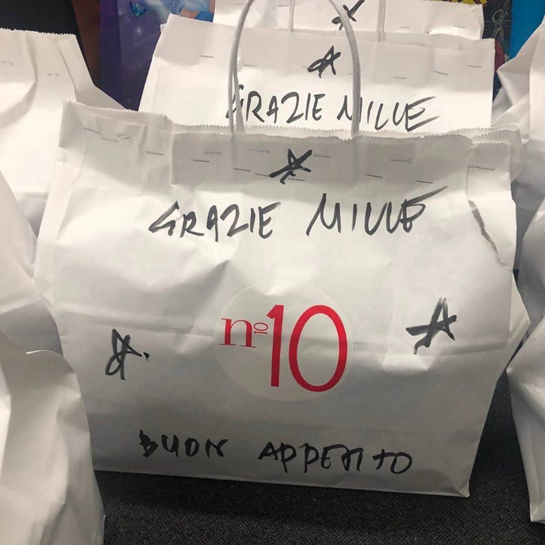 アレッサンドロ・デル・ピエロさんのインスタグラム写真 - (アレッサンドロ・デル・ピエロInstagram)「"The greatness of a community is most accurately measured by the compassionate actions of its members." – Coretta Scott King  It's an honor to bring warm smiles and hot food where they are most needed. Here in #LosAngeles, @stjosephctr works hard to permanently house our homeless and housing insecure neighbors. . . . #ADP10 #n10losangeles   #kindness #community #volunteer #donations  #losangeles #la #supportlocal #homelessness #FoodPantry #GiveHope #Donate #sjcla」9月16日 3時40分 - alessandrodelpiero