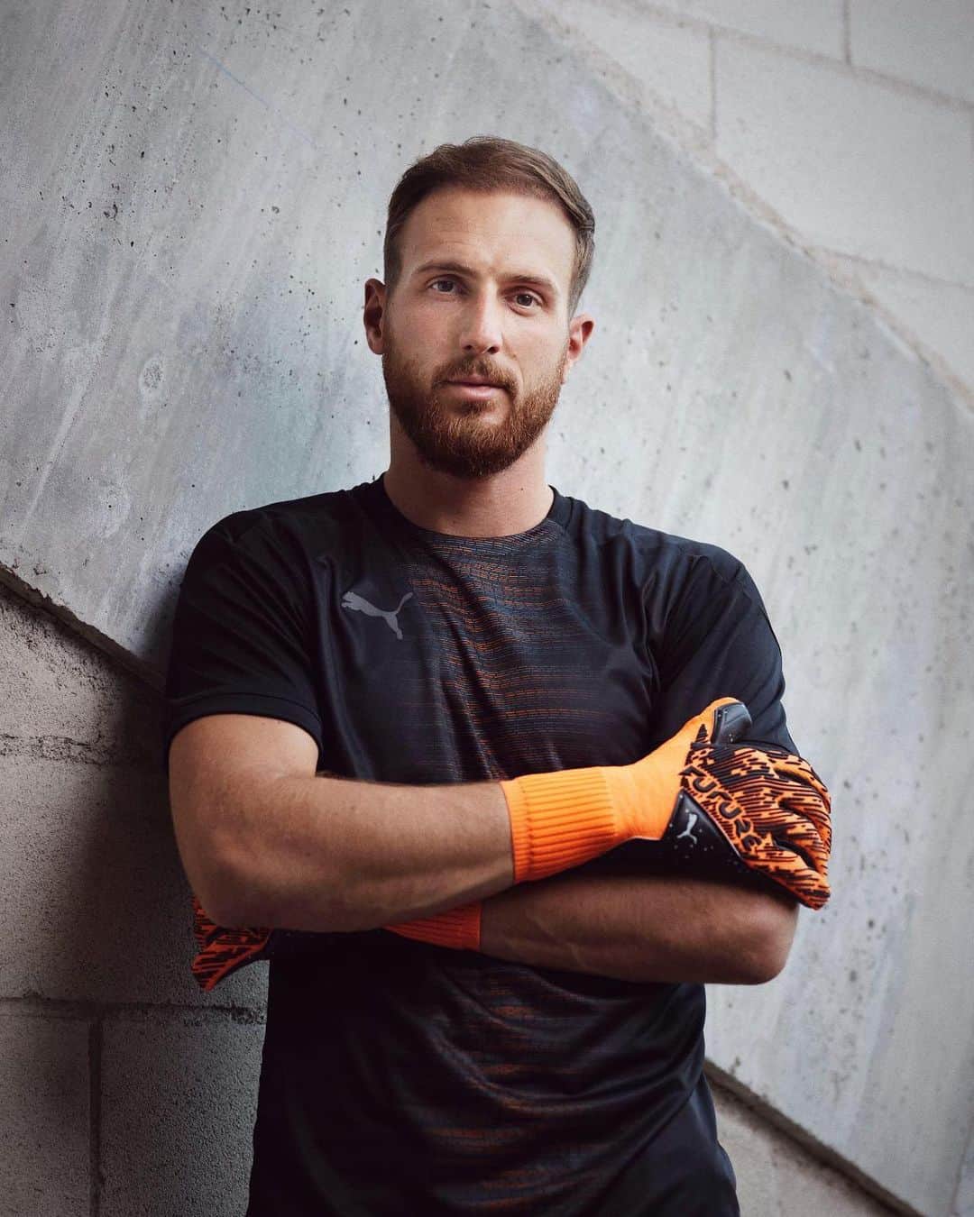 ヤン・オブラクのインスタグラム：「FUTURE: Charged with Adrenaline 💥 @pumafootball」