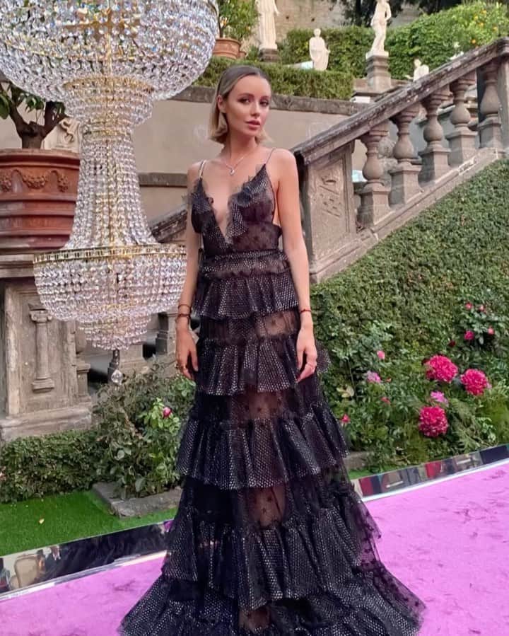 のインスタグラム：「“The ego wants quantity but the soul wants quality “ and beauty !!!! @bulgari #barocko #bvlgarihighjewelry  Dress @ralphandrusso  📷 @maximsap   Удивительная потребность души в прекрасном....」