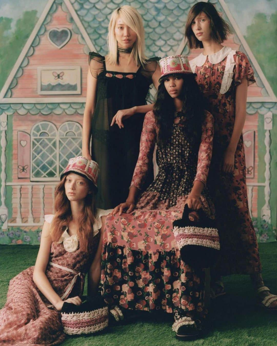 パク ・スジュさんのインスタグラム写真 - (パク ・スジュInstagram)「@annasui Spring Summer 2021 Collection “Homeland” 🏡💖 Shot on film by @jkursel  Hair by @garrennewyork Makeup by @patmcgrathreal Love you Anna!!!」9月16日 4時28分 - soojoo